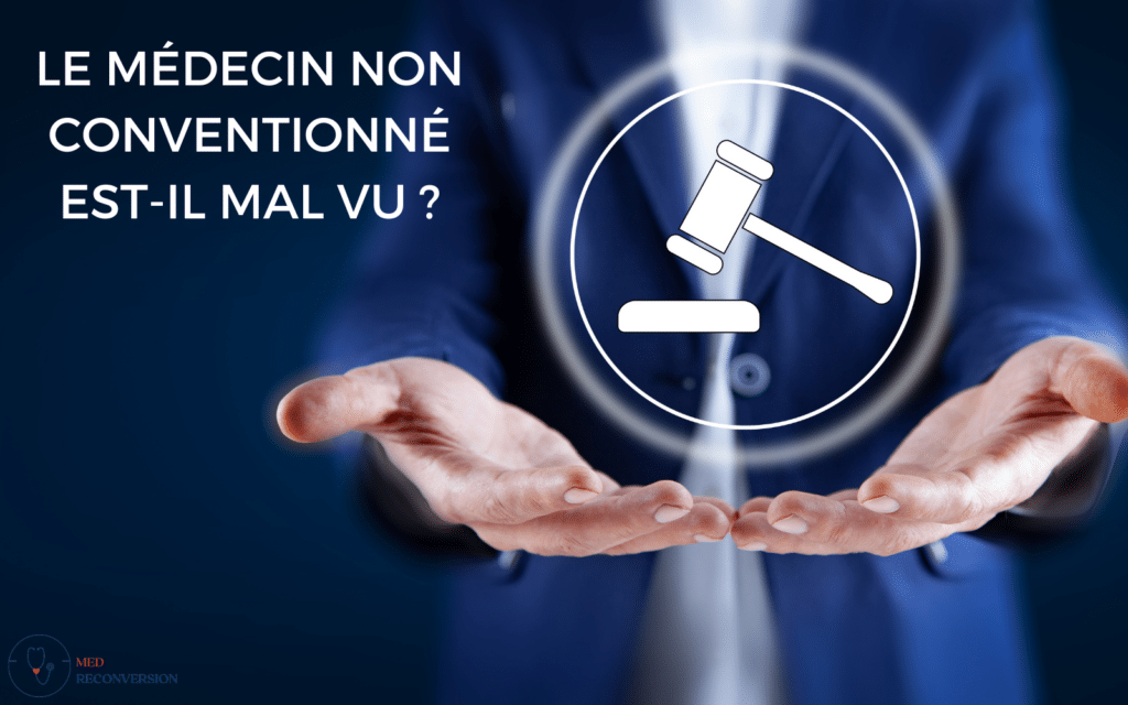 un médecin avec un marteau de juge représentant le jugement des patients envers les médecins non conventionnés